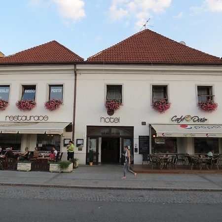 Hotel Cesky Dvur Beroun  Zewnętrze zdjęcie