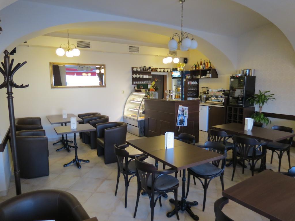 Hotel Cesky Dvur Beroun  Zewnętrze zdjęcie