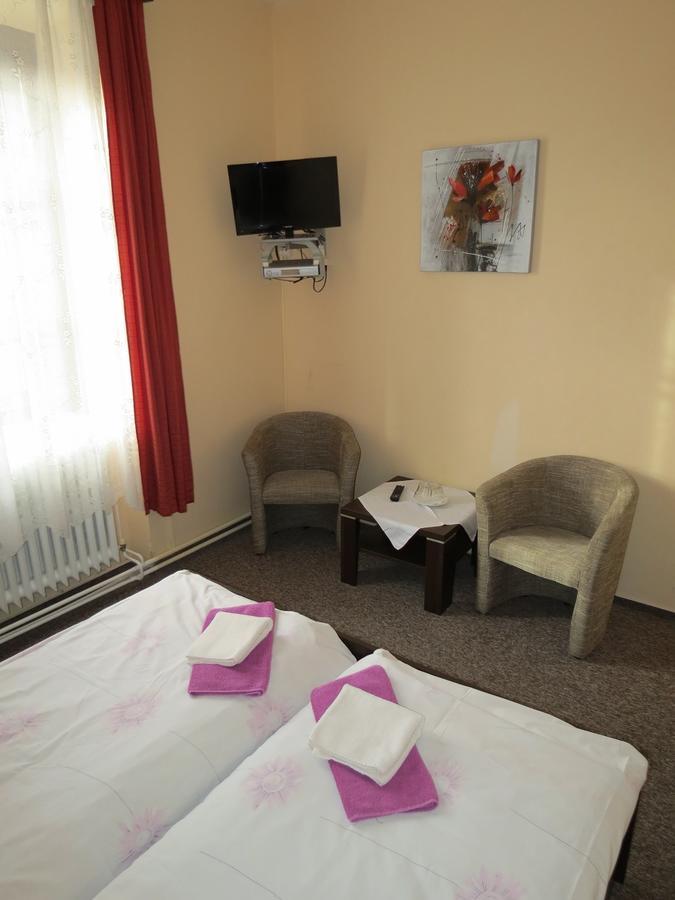 Hotel Cesky Dvur Beroun  Zewnętrze zdjęcie
