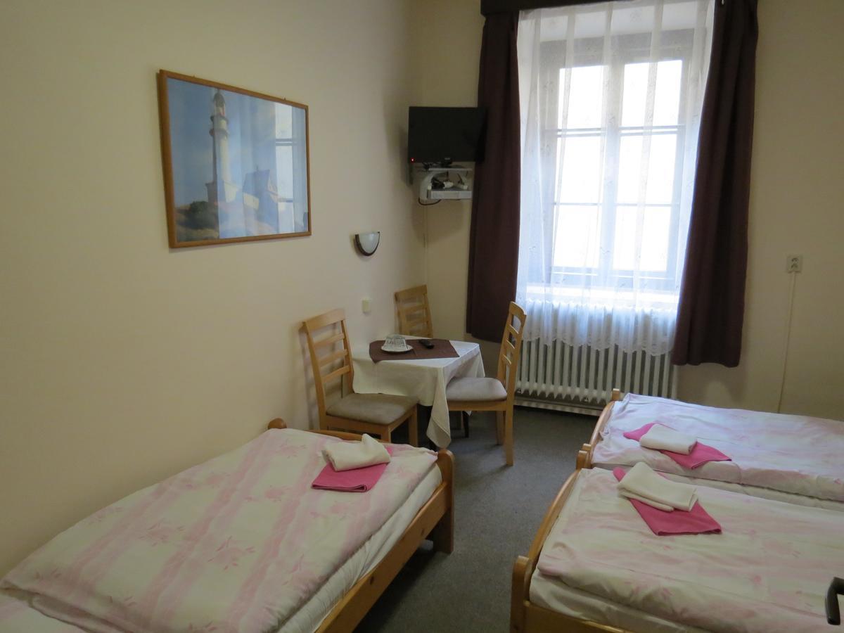 Hotel Cesky Dvur Beroun  Zewnętrze zdjęcie